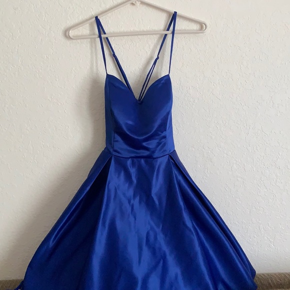 Semi-Formal/Homecoming Dress - Picture 2 of 8